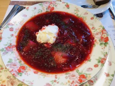 【ロシアレストラン　ペーチカ】　本格的なロシア料理が食べられるお店。赤いスープ「ボルシチ」の美味しさに感激！