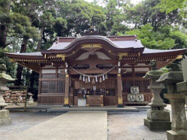 【麻賀多神社（本宮）】　麻賀多十八社の総本社で、東日本一の大杉がある。岡本天明が日月神事を授かった神社