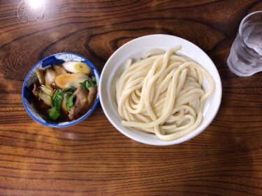 【古久や（こくや）】　飯能で150年以上続く、有名な老舗うどん店で、肉つゆうどんが美味！　ただし、ランチ営業のみ